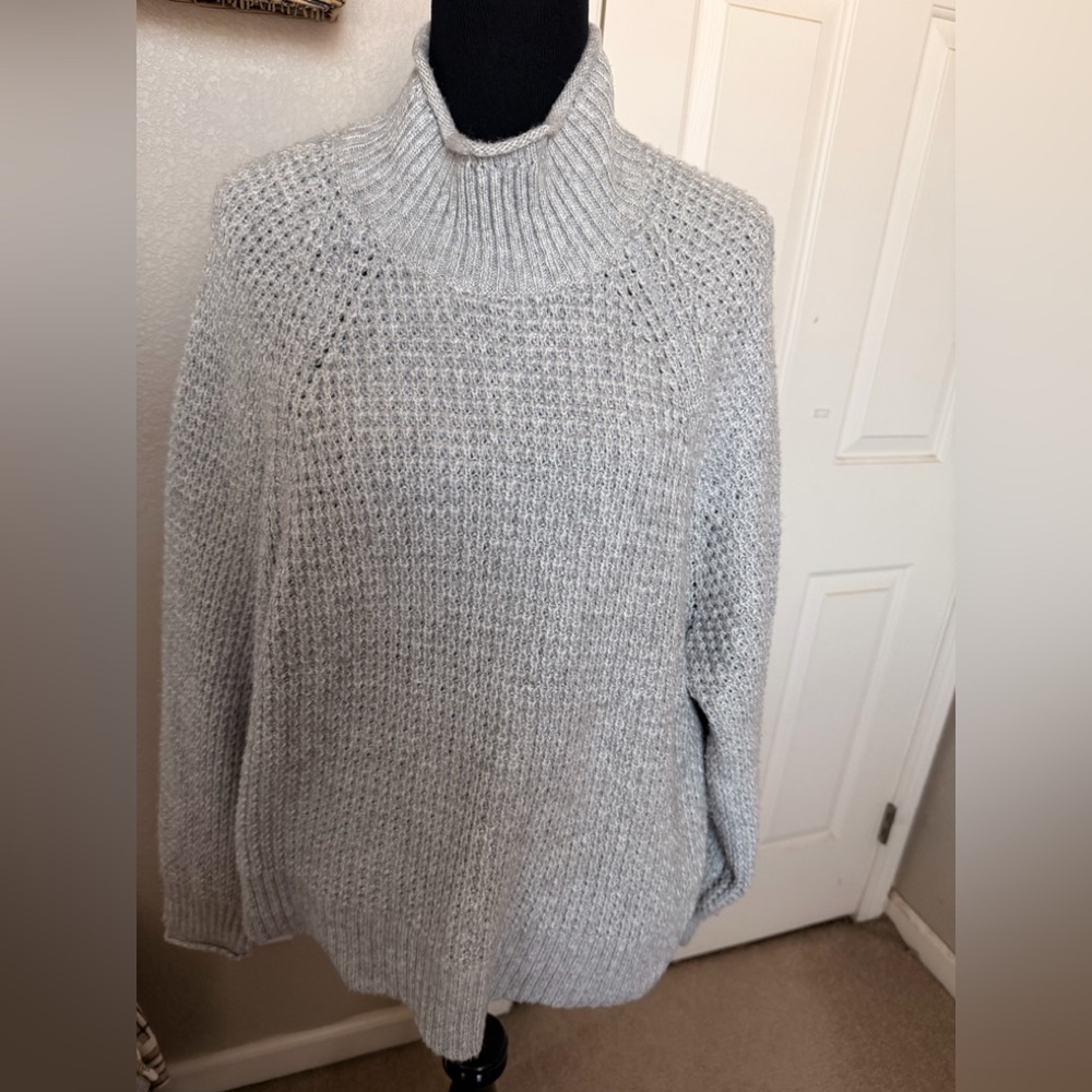 American Eagle Outfitters Light Gray Turtleneck Sweater